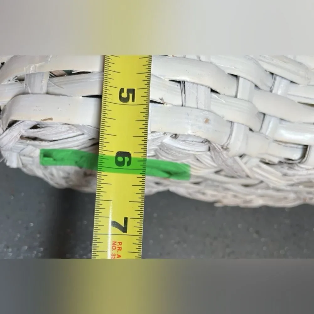 12” Basket! White, Infinity Shape No Handle Prefilled with Moss EPC